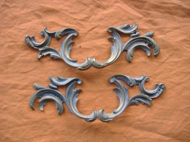 Ameublement : Poignée style  - Louis XV - Référence 332 E