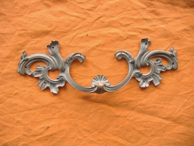 Ameublement : Poignée style  - Louis XV - Référence 336 E