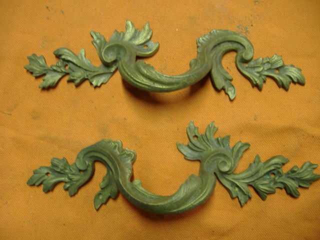 Ameublement : Poignée style  - Louis XV - Référence 362 E