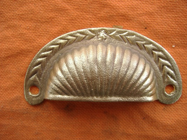 Ameublement : Poignée style  - Poignée coquille - Référence 50 BIS