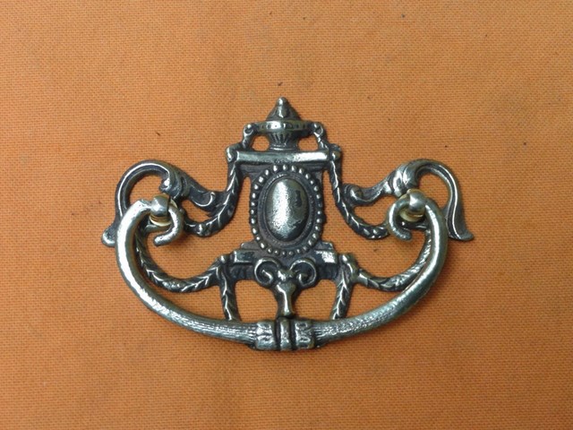 Ameublement : Poignée style  - Louis XVI - Référence 826 bis